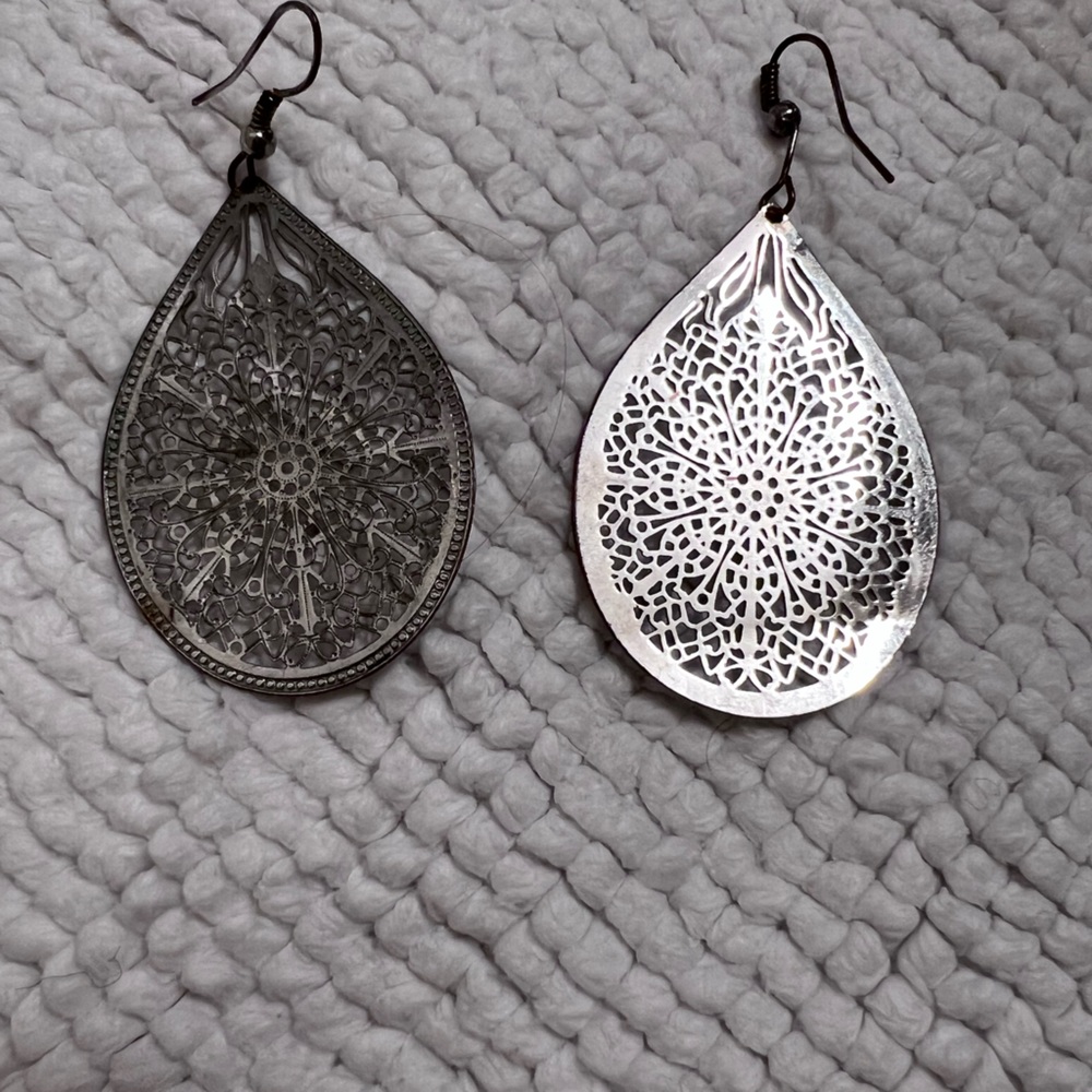 Platinum color earrings